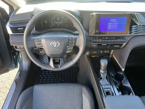 Used 2025 Toyota Camry LE w/ Convenience Package image 11