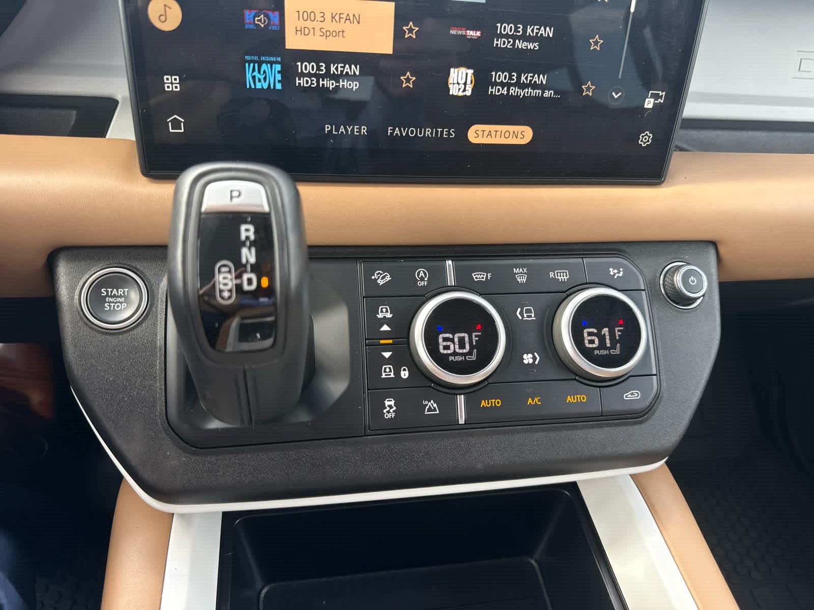 Certified 2025 Land Rover Defender 110 X-Dynamic SE AWD/4WD image 23