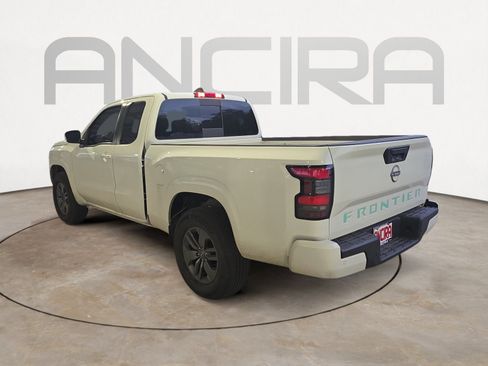 Used 2025 Nissan Frontier SV RWD image 5