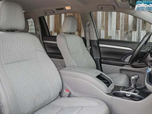 Used 2019 Toyota Highlander Plus AWD/4WD image 21