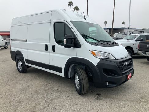 New 2026 RAM ProMaster 2500 w/ Convenience Group image 3