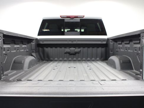 Used 2025 Chevrolet Silverado 2500 ZR2 w/ Technology Package AWD/4WD image 14
