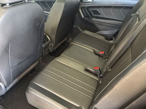 Used 2023 Volkswagen Tiguan SE w/ Panoramic Sunroof Package FWD image 4