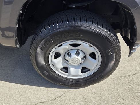 Certified 2016 Toyota Tacoma SR5 image 11