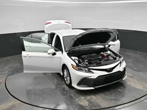 Used 2024 Toyota Camry LE image 39
