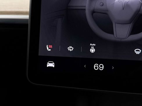 Used 2023 Tesla Model Y 2WD image 25