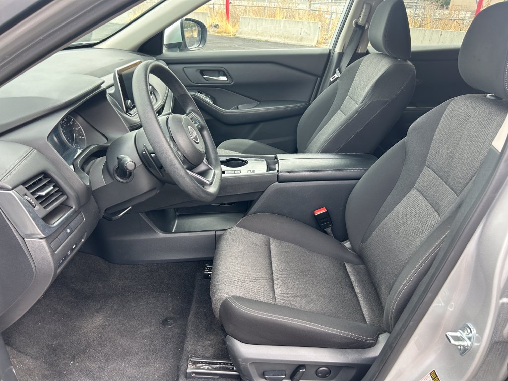 Used 2024 Nissan Rogue SV FWD image 25