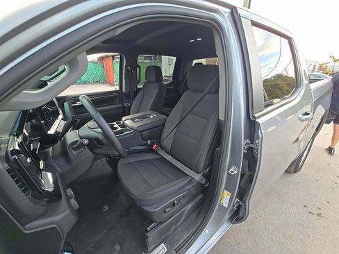 Used 2025 Chevrolet Silverado 1500 LT image 4