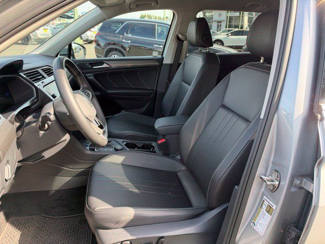 Used 2023 Volkswagen Tiguan SE AWD/4WD image 13