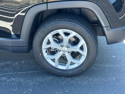 Used 2024 Jeep Compass Latitude w/ Convenience Group AWD/4WD image 7