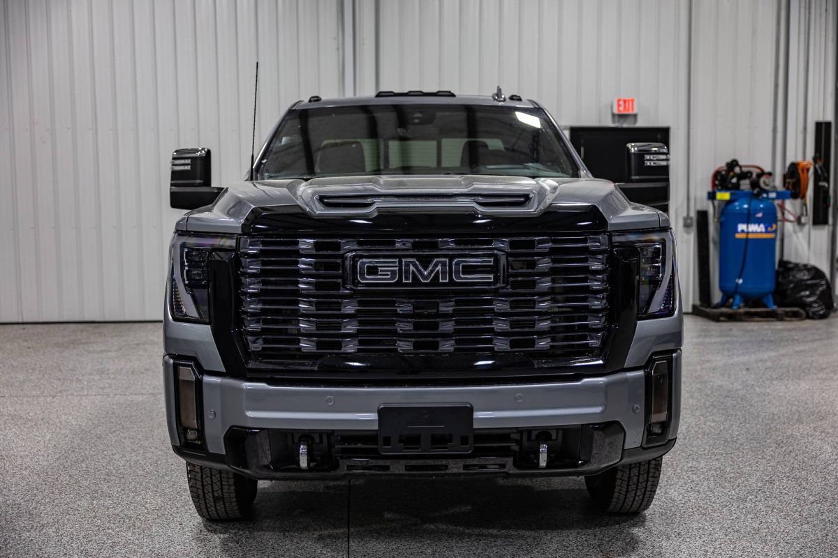 Used 2024 GMC Sierra 3500 Denali Ultimate AWD/4WD image 8