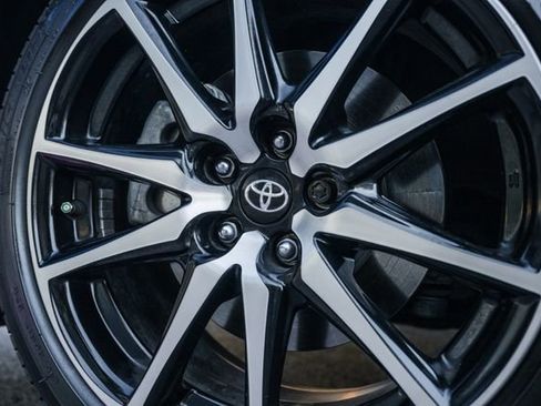 Used 2023 Toyota GR86 image 3