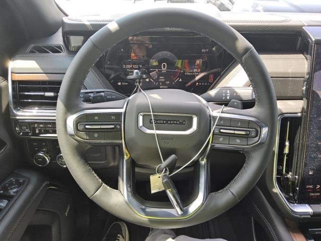 Used 2026 GMC Yukon Denali w/ Sun & Power Step Package AWD/4WD image 3