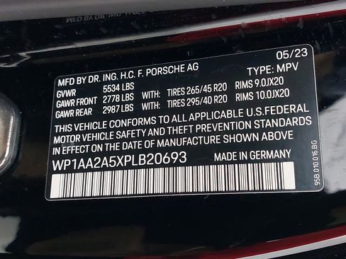 Certified 2023 Porsche Macan AWD/4WD image 38