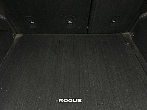 Used 2021 Nissan Rogue SV image 16