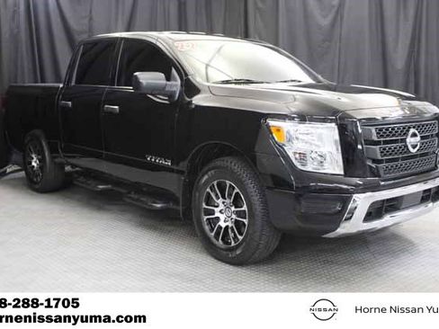 Used 2022 Nissan Titan SV image 1