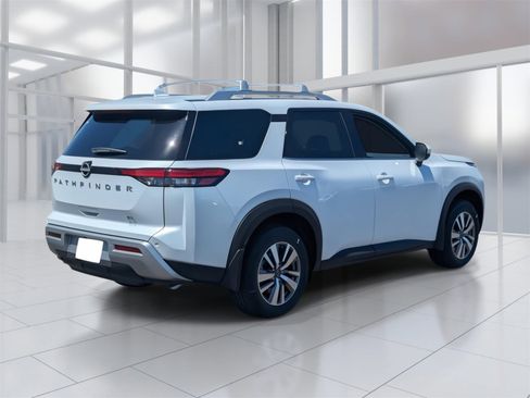 New 2025 Nissan Pathfinder SL image 5