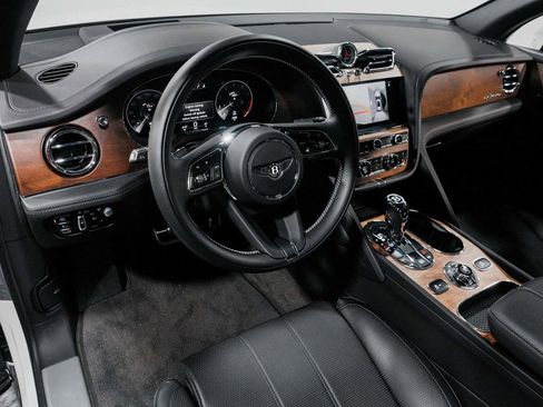 Used 2023 Bentley Bentayga Extended Wheelbase image 17