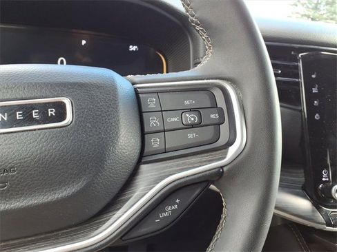 Used 2023 Jeep Wagoneer L Series II image 17