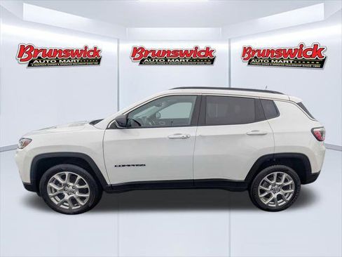 Certified 2022 Jeep Compass Latitude image 4