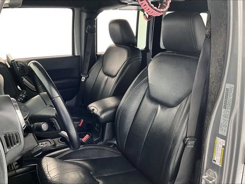 Used 2018 Jeep Wrangler Unlimited Sahara AWD/4WD image 34