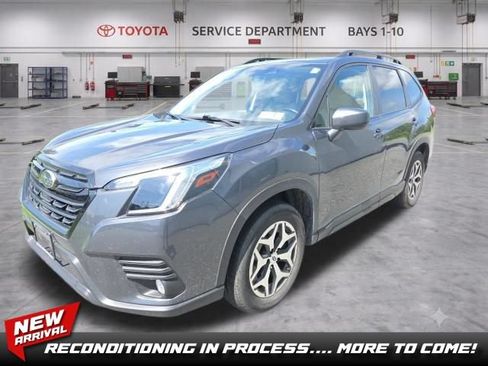 Used 2023 Subaru Forester Premium AWD/4WD image 1