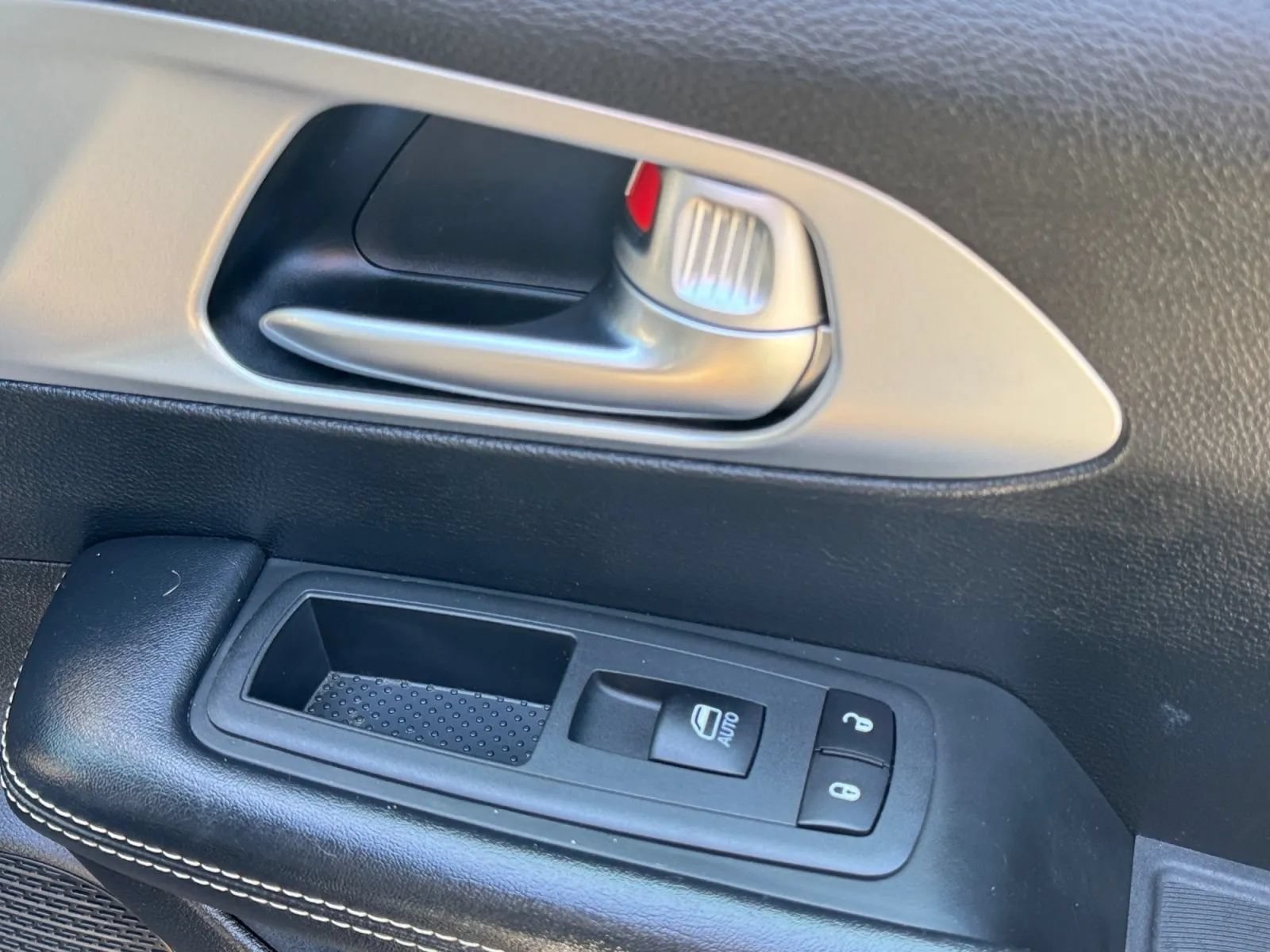 Used 2020 Chrysler Pacifica Touring-L w/ Advanced Safetytec Group FWD image 22