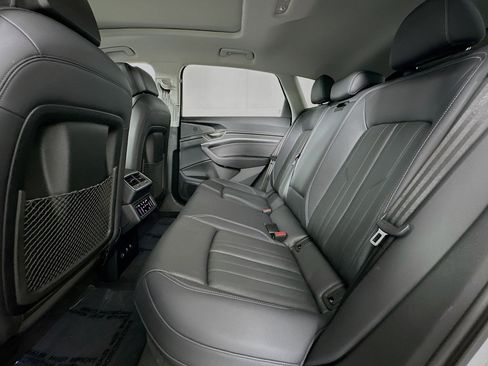 Used 2024 Audi Q8 e-tron Premium Plus w/ Premium Plus Package image 9