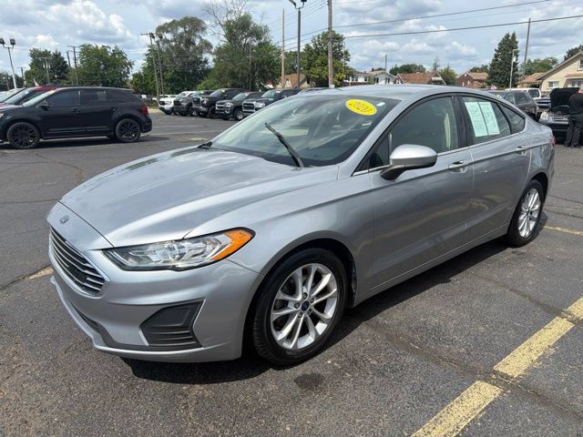 Used 2020 Ford Fusion SE FWD image 3