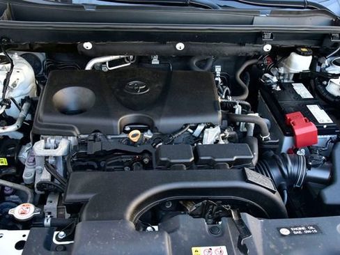 Certified 2021 Toyota RAV4 XLE Premium AWD/4WD image 34