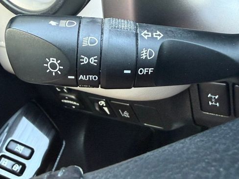 Used 2017 Toyota RAV4 Limited w/ Carpet Mat Package image 25