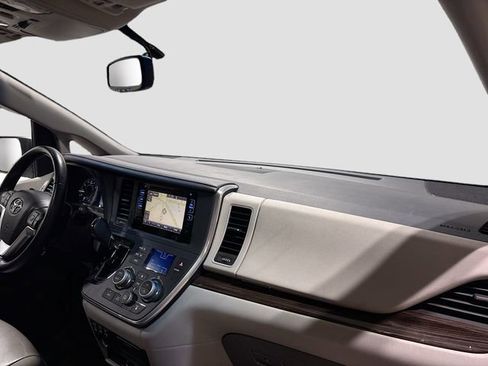 Used 2015 Toyota Sienna XLE Premium image 33