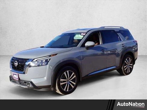 Used 2022 Nissan Pathfinder Platinum image 1