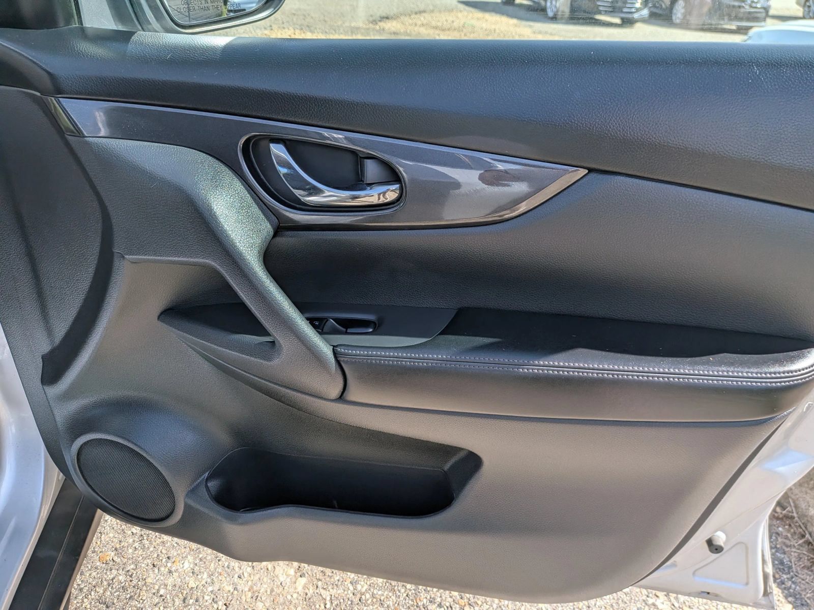 Used 2017 Nissan Rogue SV AWD/4WD image 36