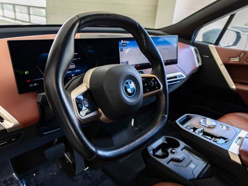 Used 2023 BMW iX xDrive50 w/ Premium Package AWD/4WD image 17
