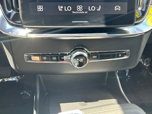 Certified 2025 Volvo XC90 B6 Plus AWD/4WD image 28