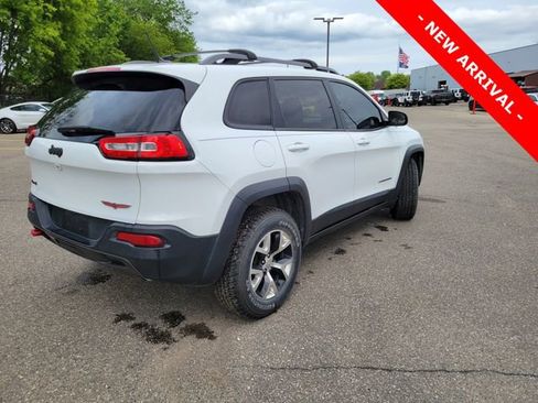 Used 2015 Jeep Cherokee Trailhawk w/ Comfort/Convenience Group AWD/4WD image 3