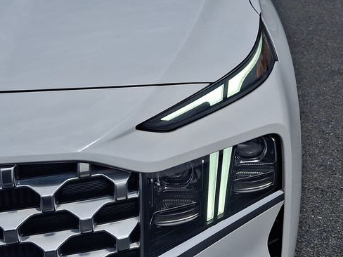 Certified 2023 Hyundai Santa Fe Limited AWD/4WD image 10