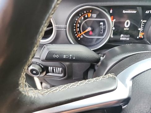 Used 2019 Jeep Wrangler Unlimited Sahara AWD/4WD image 14