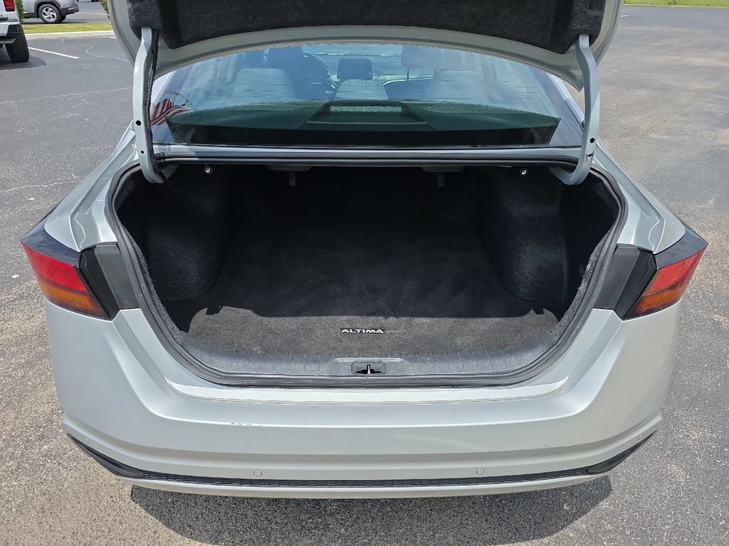 Used 2024 Nissan Altima 2.5 SV FWD image 15