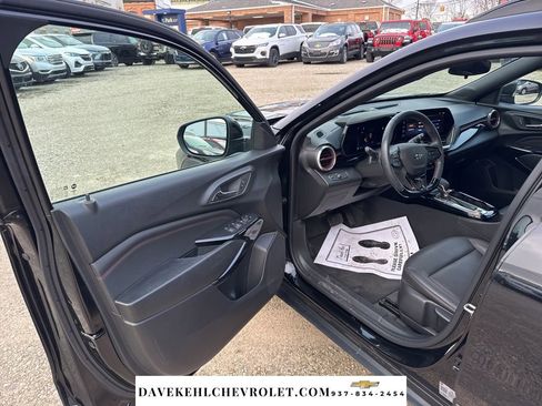 Used 2025 Chevrolet Trax RS w/ Sunroof Package image 14