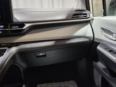 Used 2025 Toyota Sienna LE image 20
