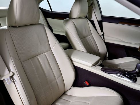 Used 2018 Lexus ES 300h w/ Luxury Package image 55