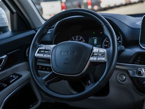 Used 2022 Kia Telluride S image 16