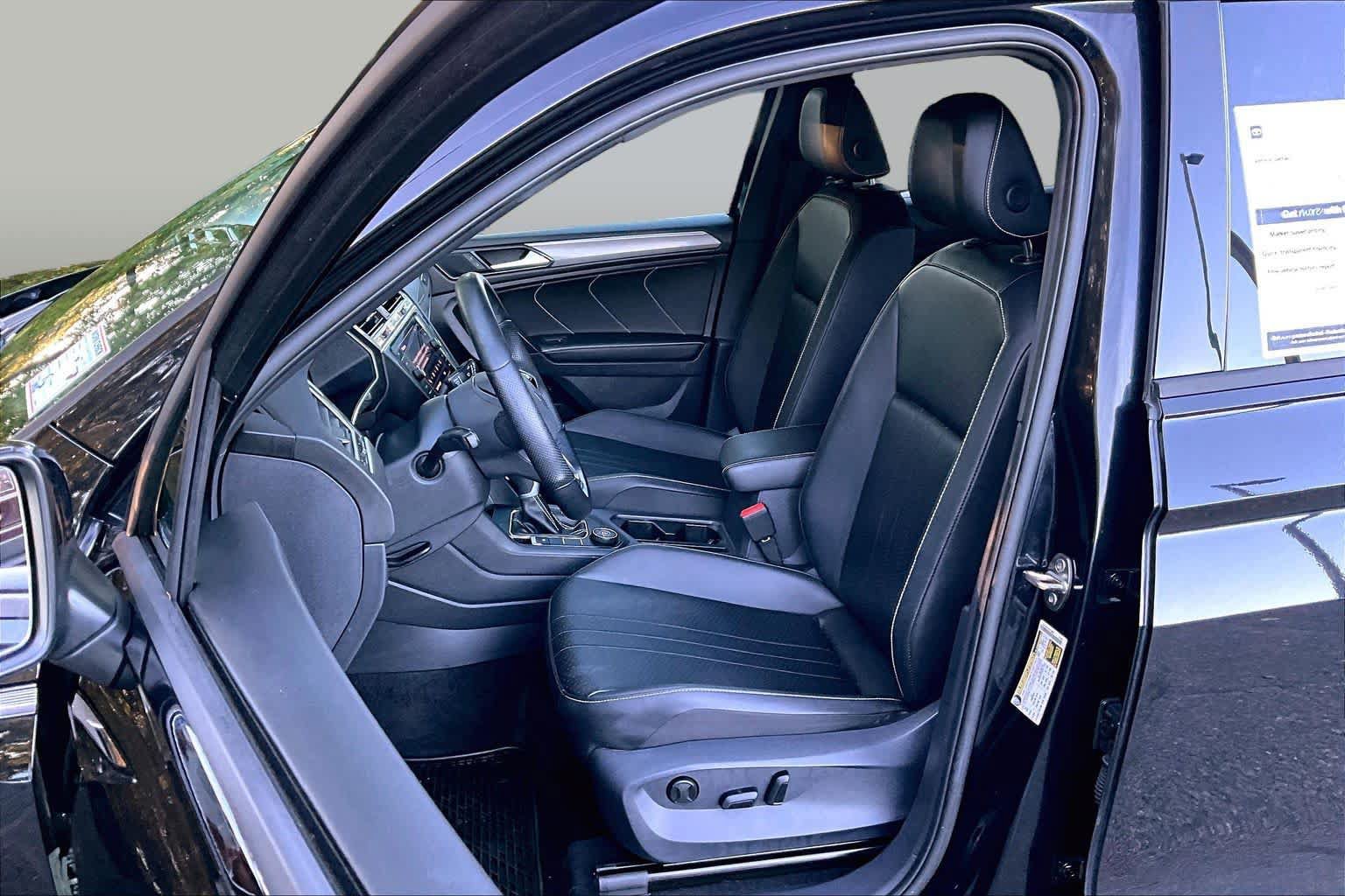 Used 2024 Volkswagen Tiguan SE R-Line AWD/4WD image 9