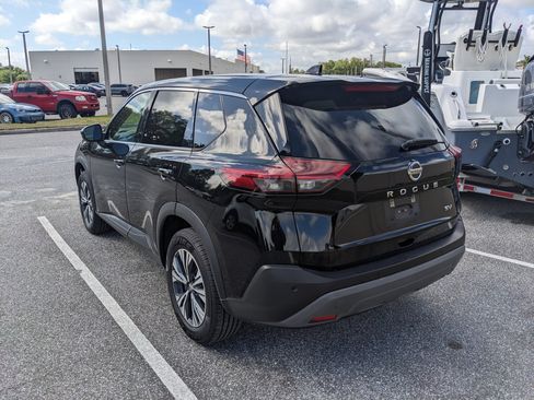 Used 2021 Nissan Rogue SV image 10