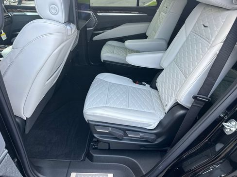 Certified 2026 Cadillac Escalade Platinum Sport w/ LPO, ONYX Package AWD/4WD image 21