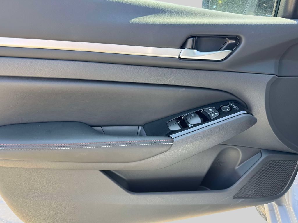 Certified 2025 Nissan Altima 2.5 SR w/ SR Premium Package FWD image 15
