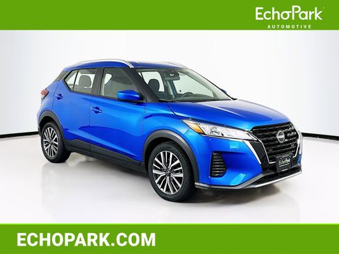 Used 2024 Nissan Kicks SV image 1