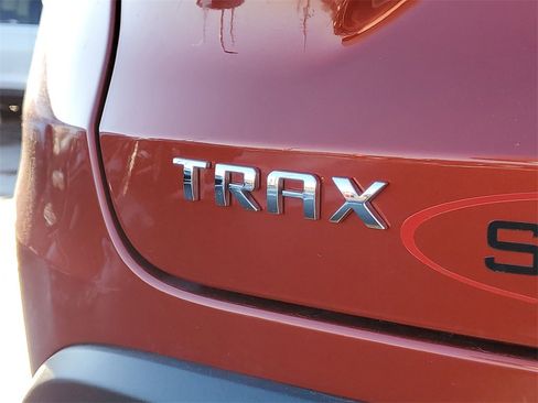 Used 2024 Chevrolet Trax LS w/ LS Convenience Package image 6
